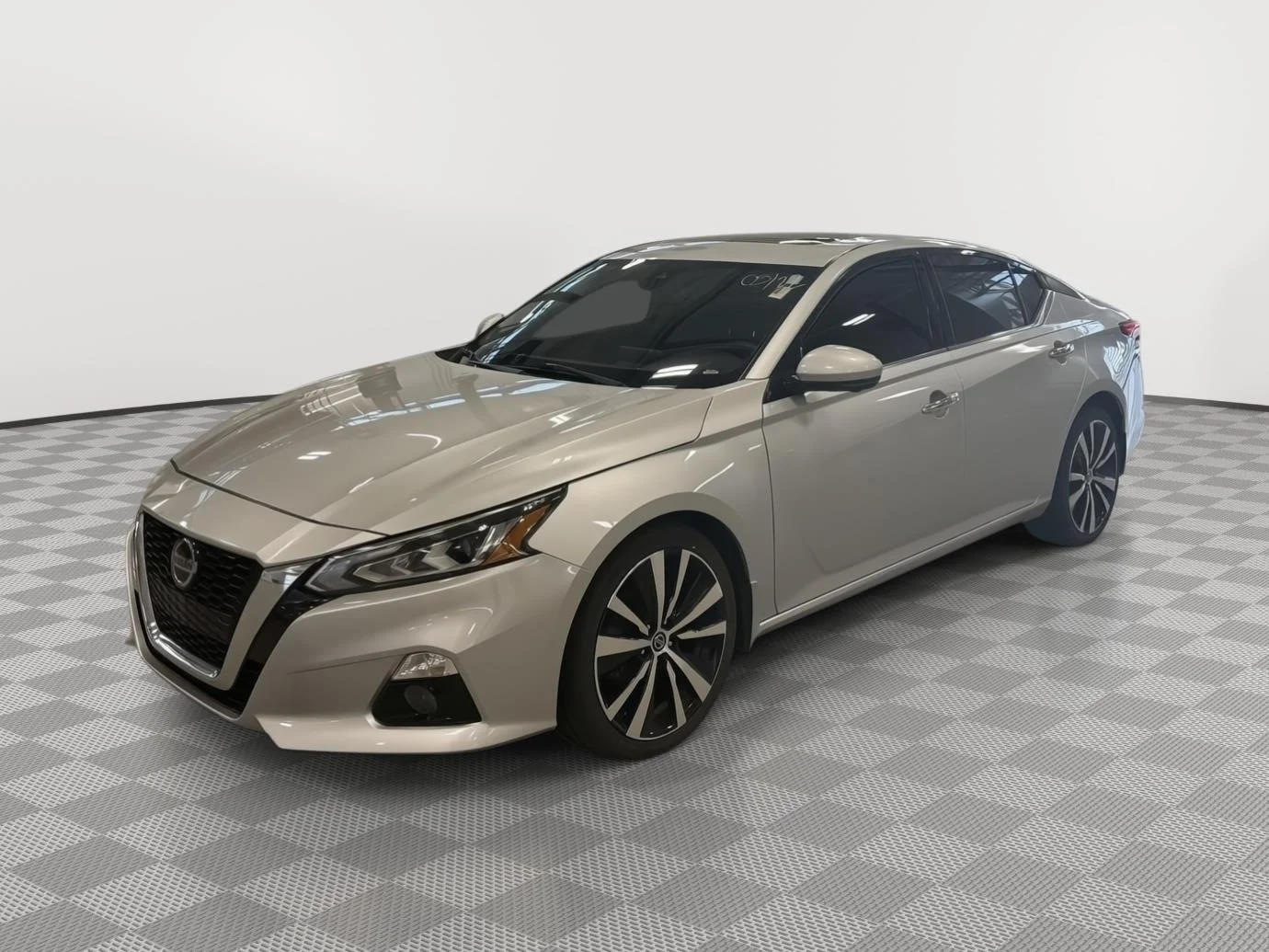 Used 2020 SILVER Nissan 2.5 Platinum image 4