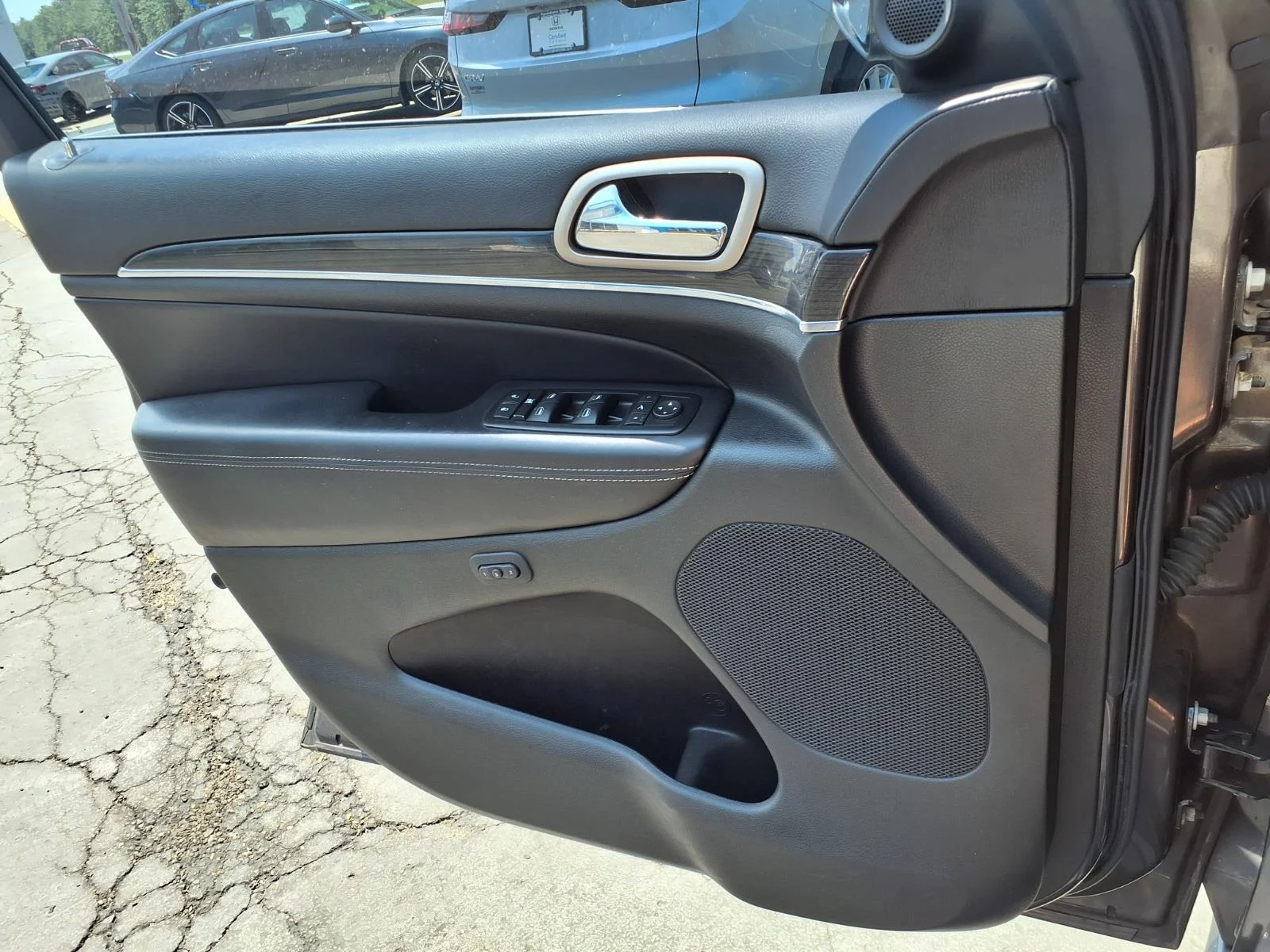 Used 2015 Gray Jeep Overland image 14