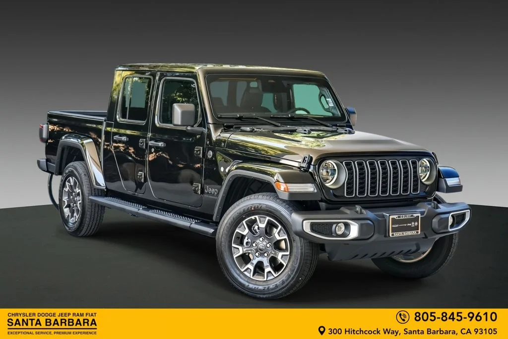 2026 Jeep Gladiator Sahara Auto's photo