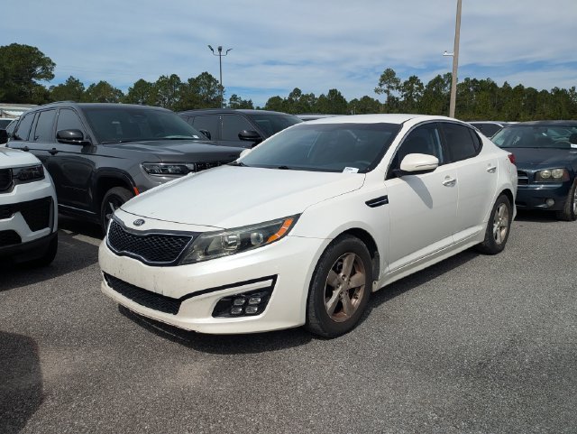 Used 2015 White Kia LX image 1