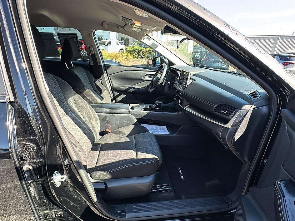 Used 2025 Super Black Nissan SV image 24