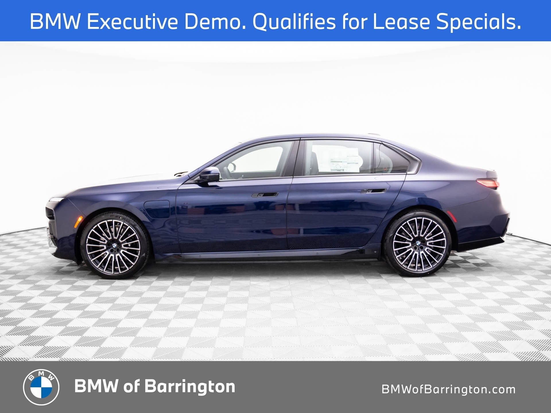 New 2026 Tanzanite Blue II Metallic BMW 750e xDrive image 2