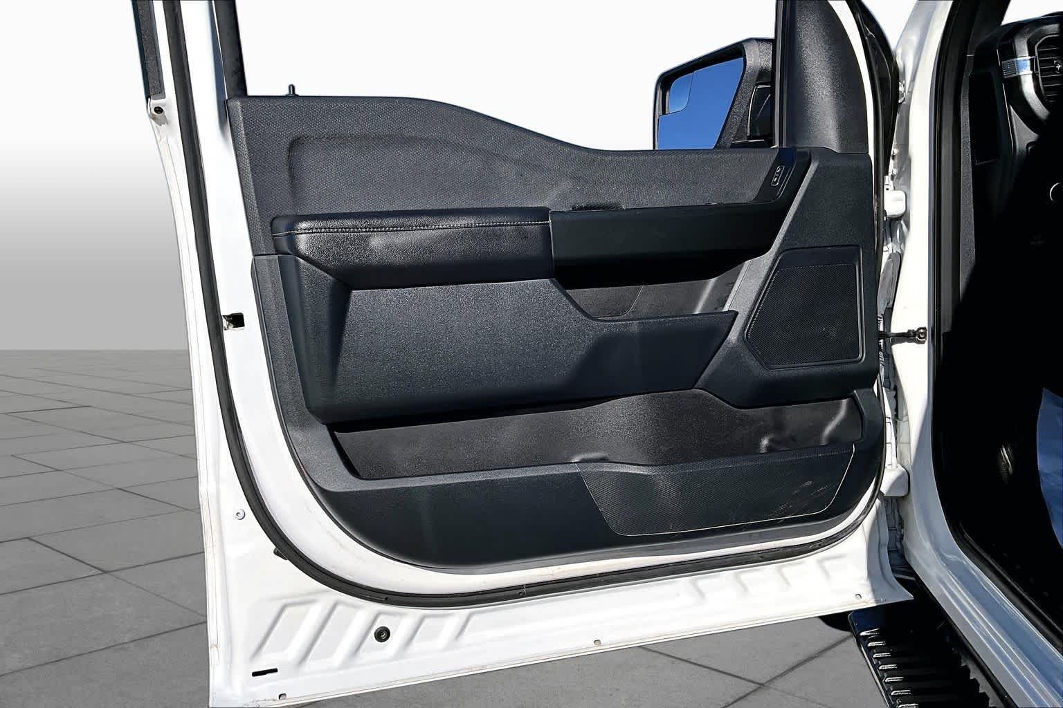 Used 2023 Oxford White Ford XL image 38