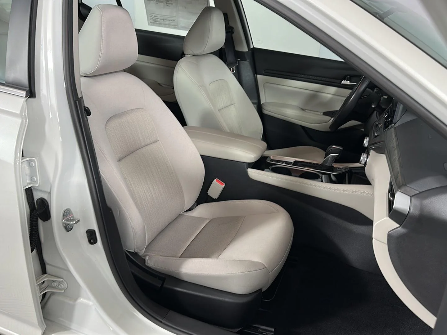Certified Used 2024 Pearl White Tricoat Nissan 2.5 SV image 28