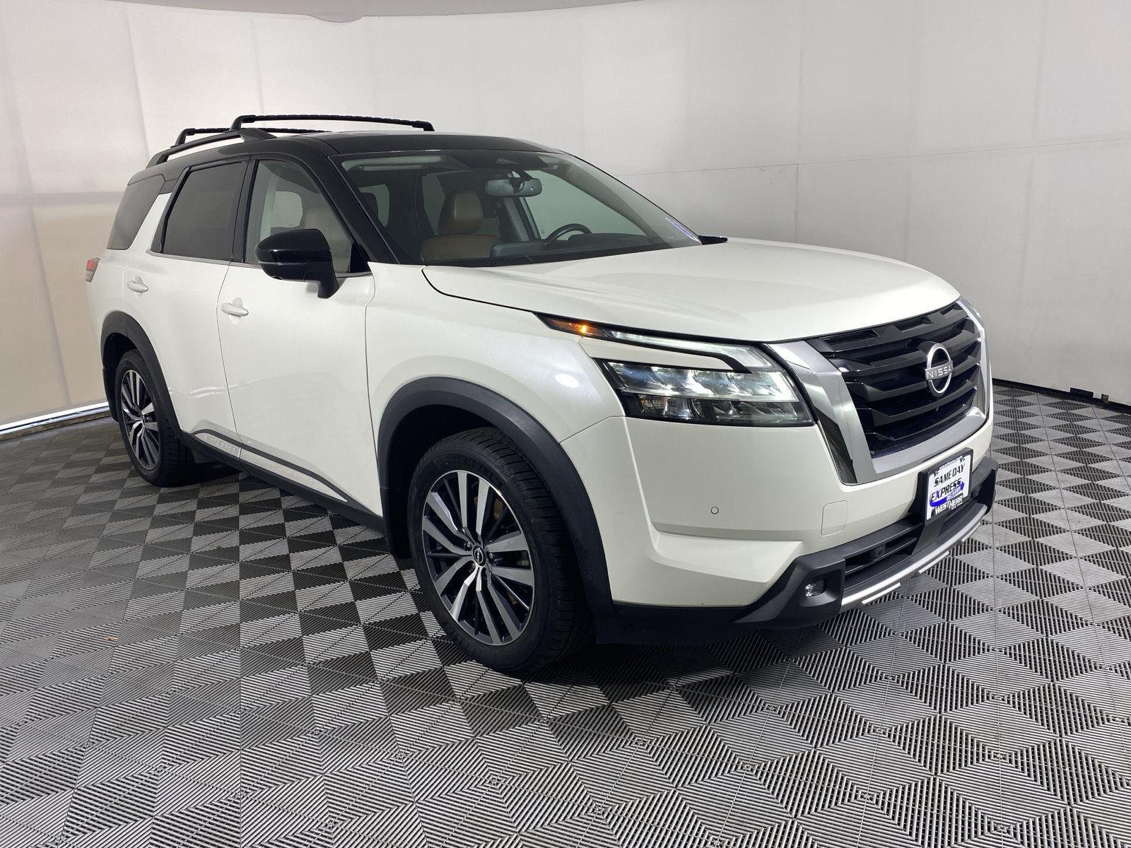 Used 2022 Pearl White Tricoat/Super Black Nissan Platinum image 11