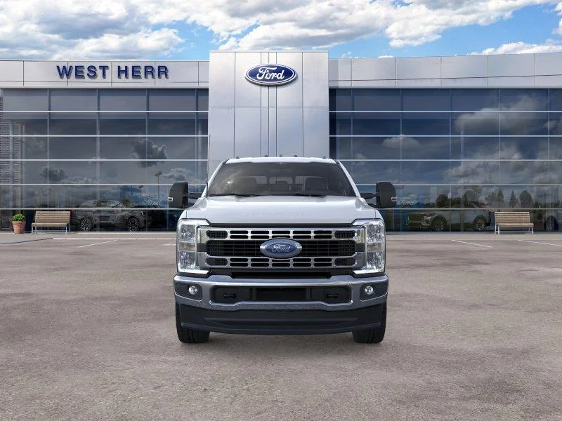 New 2026 Oxford White Ford F-250® XLT image 7