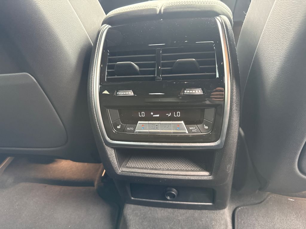 Used 2024 Black BMW xDrive40i image 17