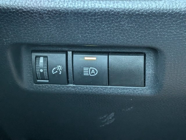Used 2025 White Toyota XLE image 22