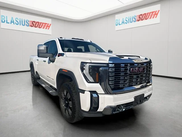 2024 GMC Sierra 4WD Crew Cab Standard Box Denali's photo