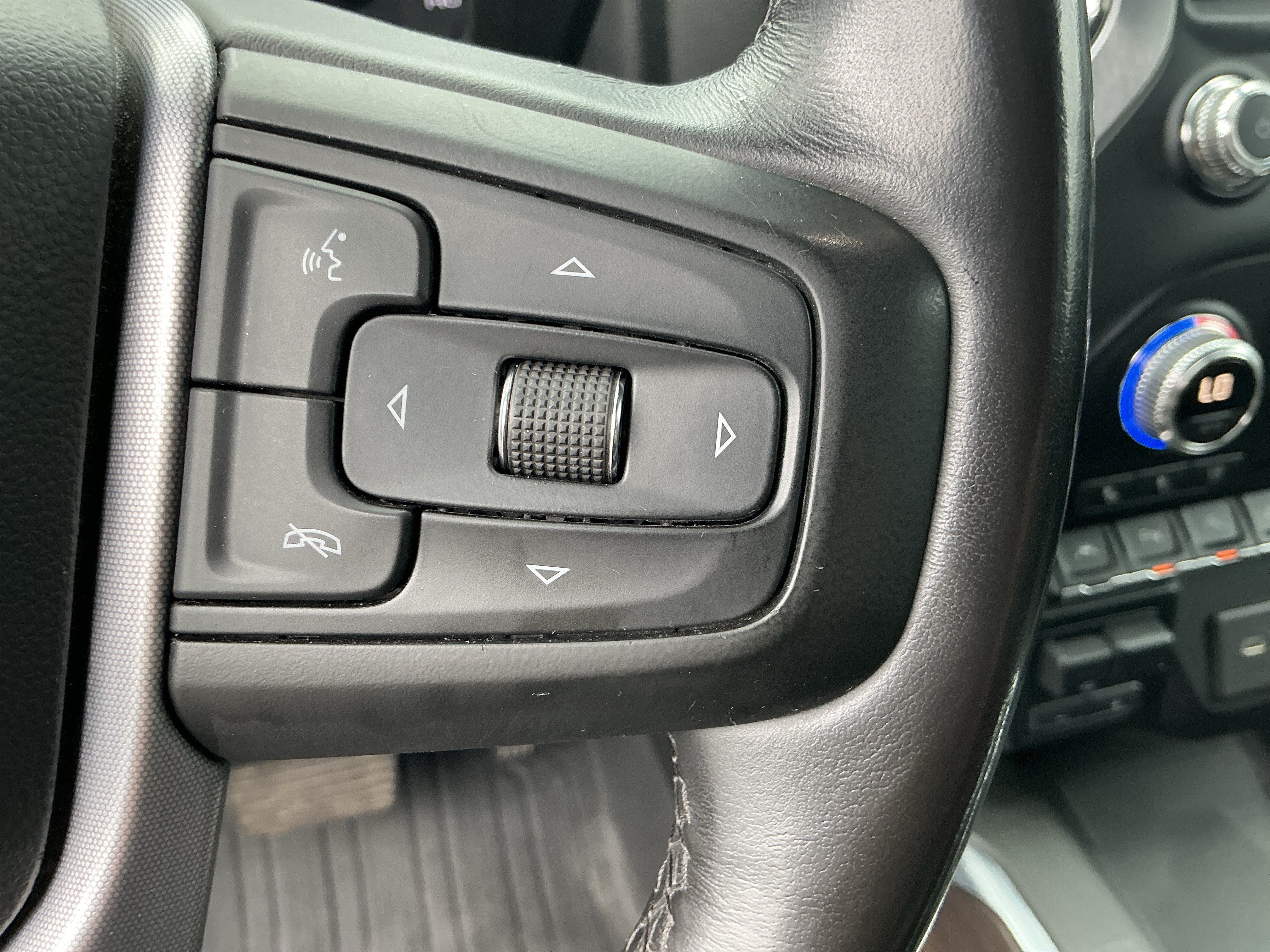 Used 2021 Onyx Black GMC SLT image 18