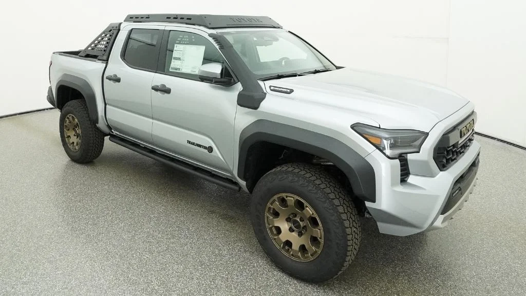 New 2026 Celestial Silver Metallic Toyota Trailhunter image 22