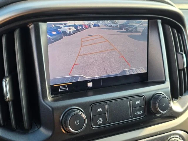 Used 2022 White Chevrolet Z71 image 27