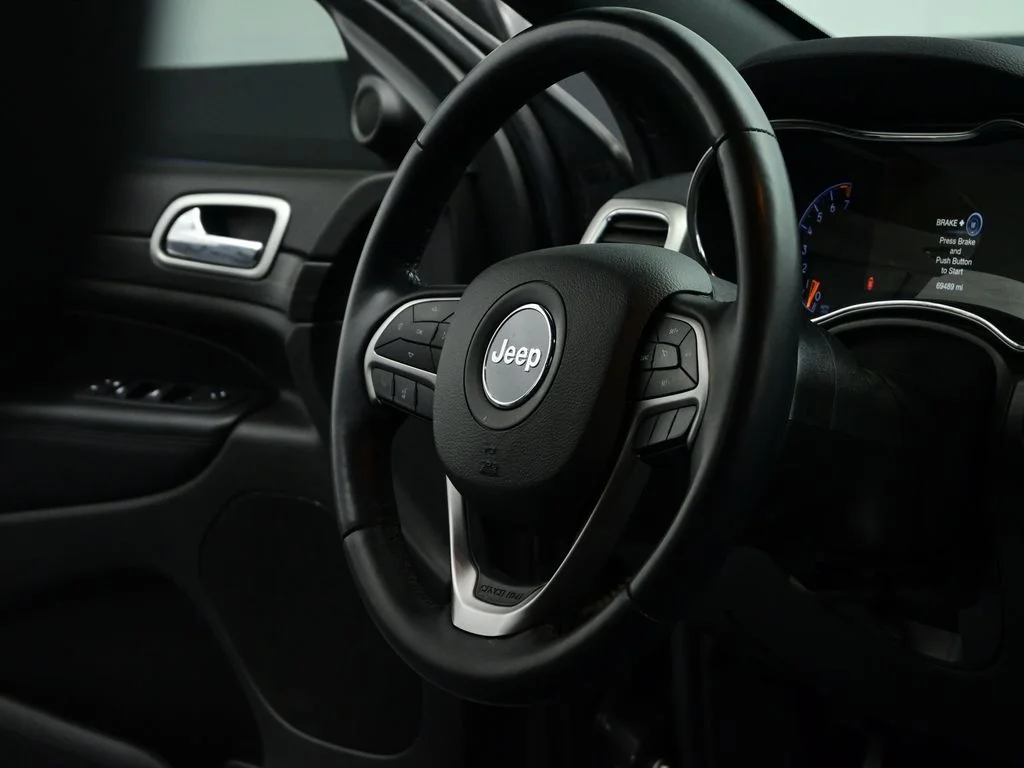 Used 2021 Gray Jeep Laredo X image 65