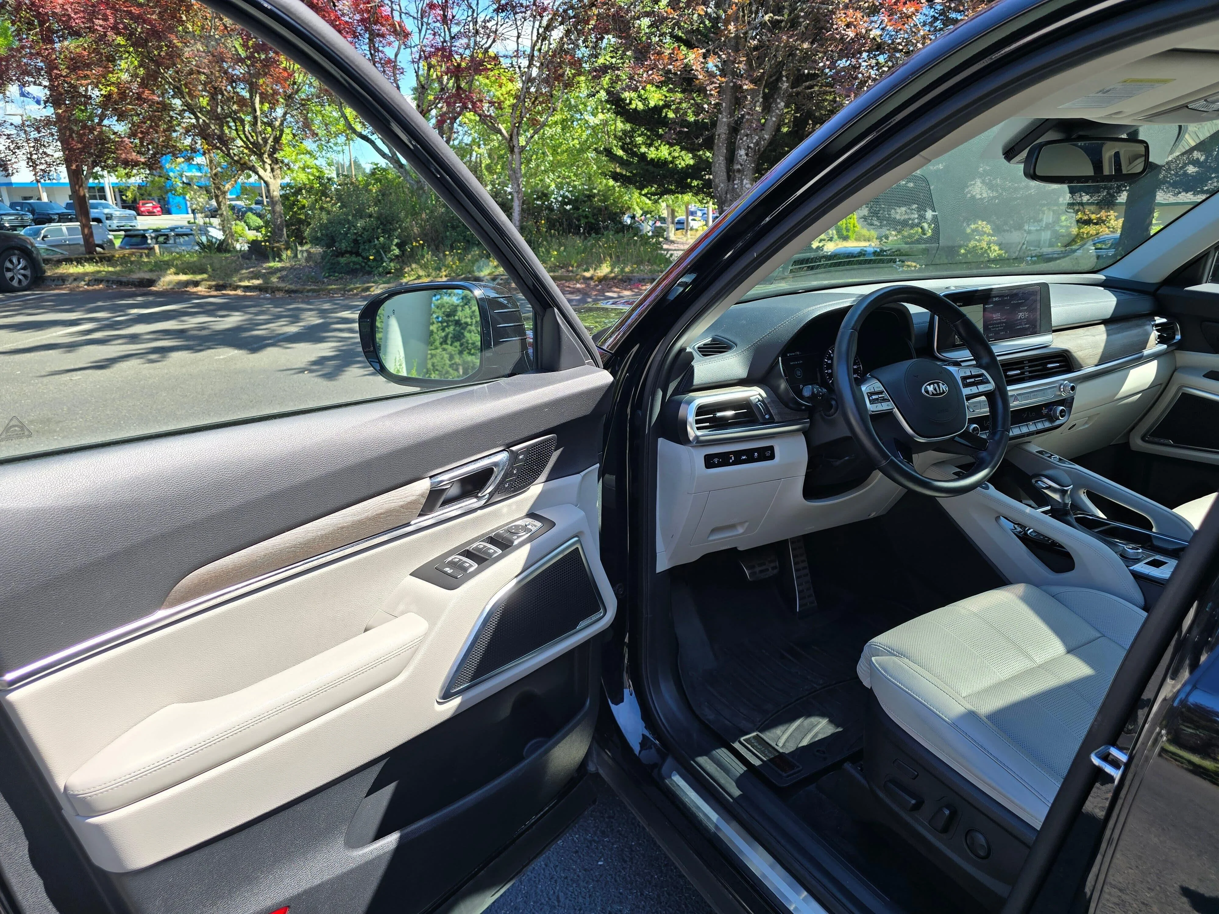 Used 2020 Ebony Black Kia SX image 7
