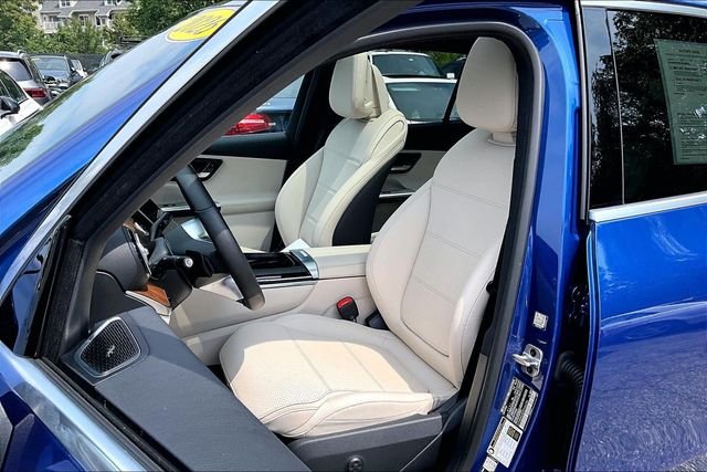 Used 2026 Blue Mercedes-Benz GLC 300 image 6