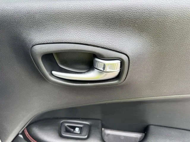 Used 2018 White Jeep Trailhawk 4x4 image 22