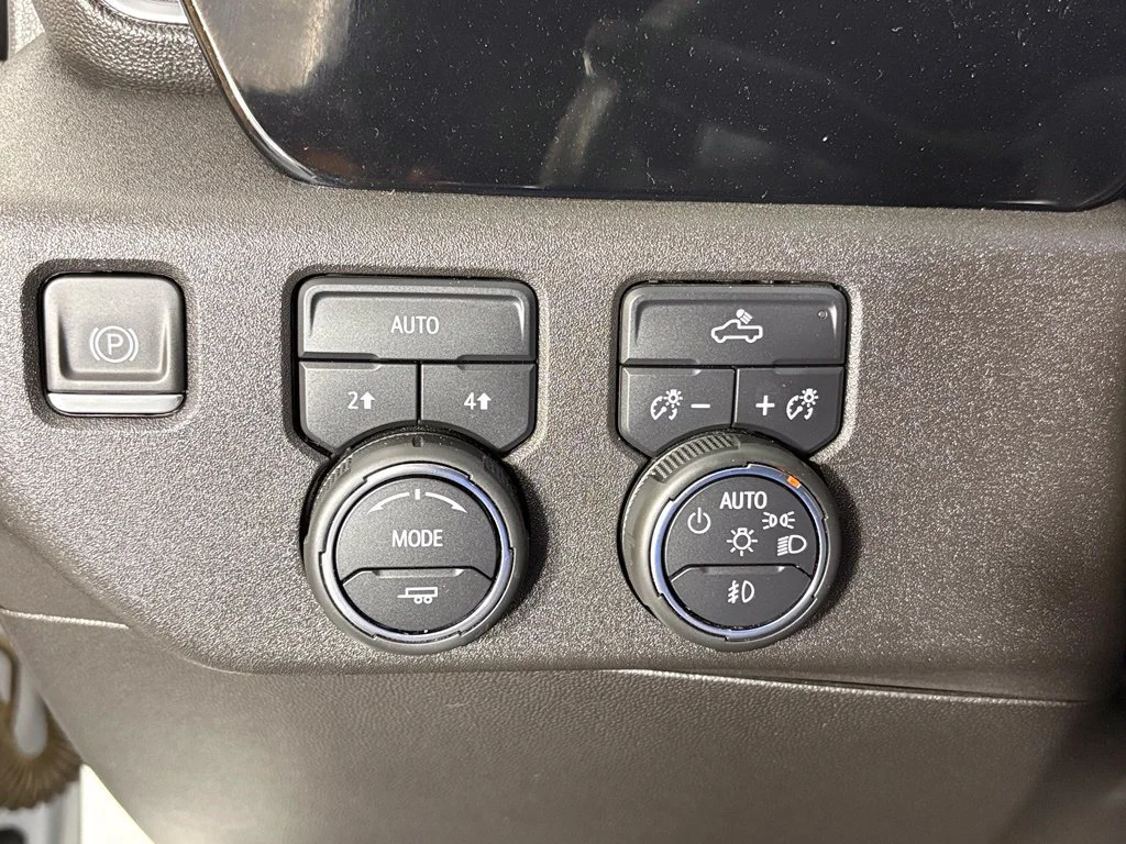 Used 2023 SUMMIT WHITE Chevrolet RST image 20