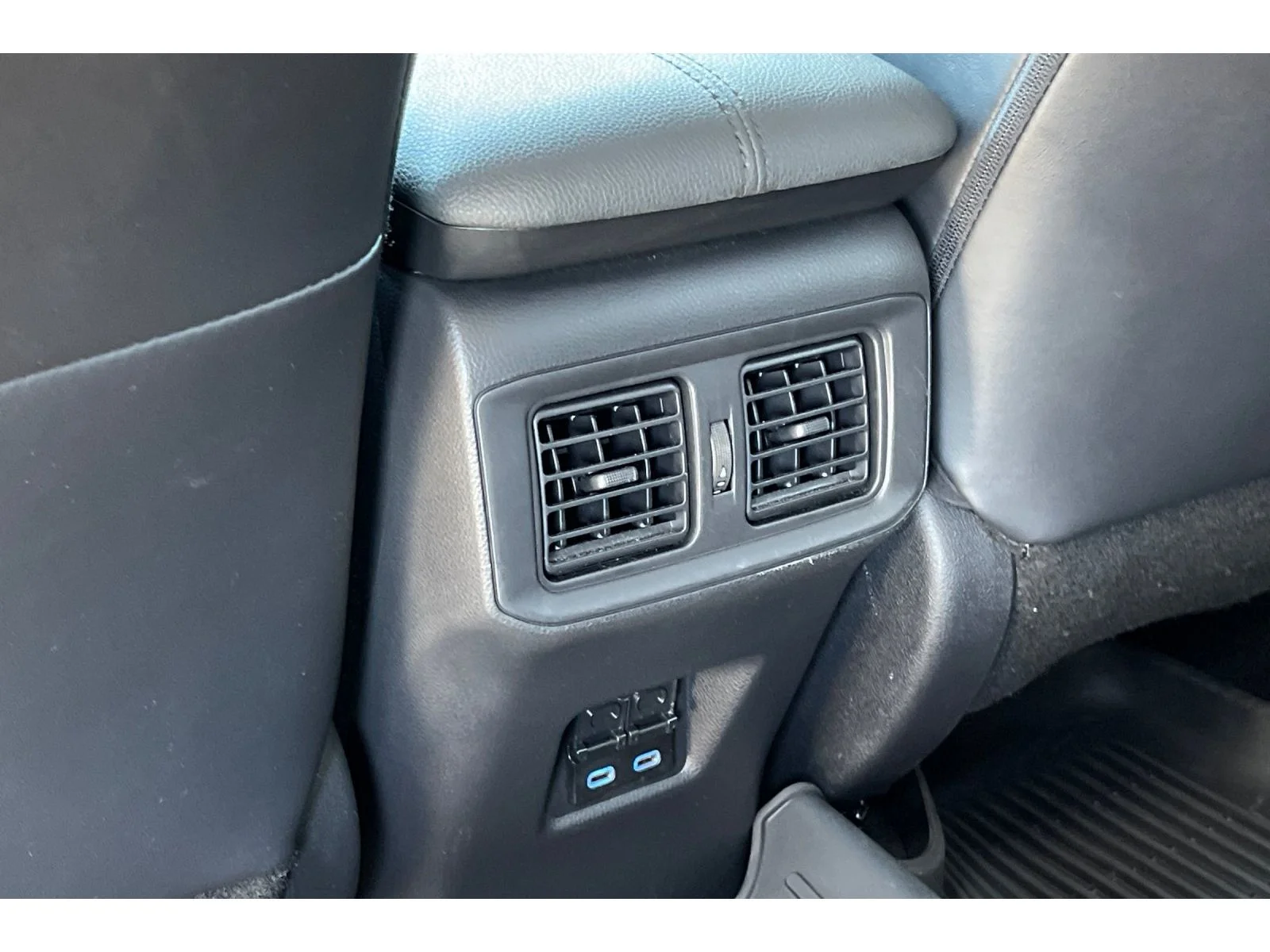Used 2022 Lunar Rock Toyota XLE Premium image 41
