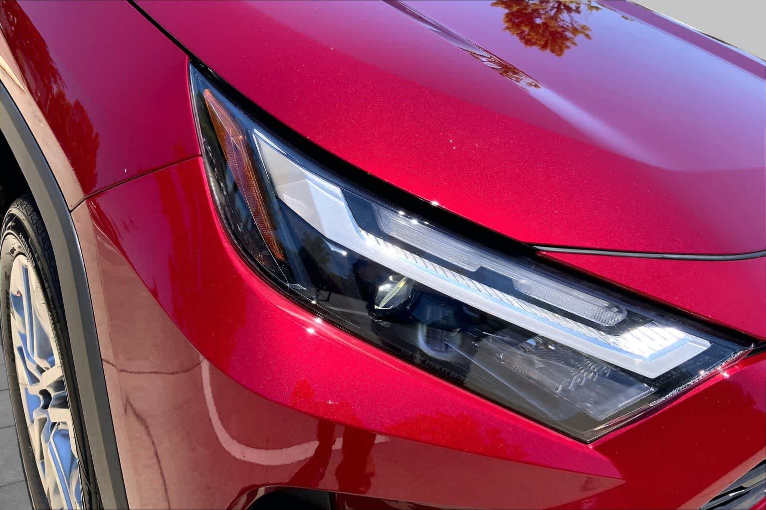 Used 2024 Ruby Flare Pearl Toyota XLE Premium image 27