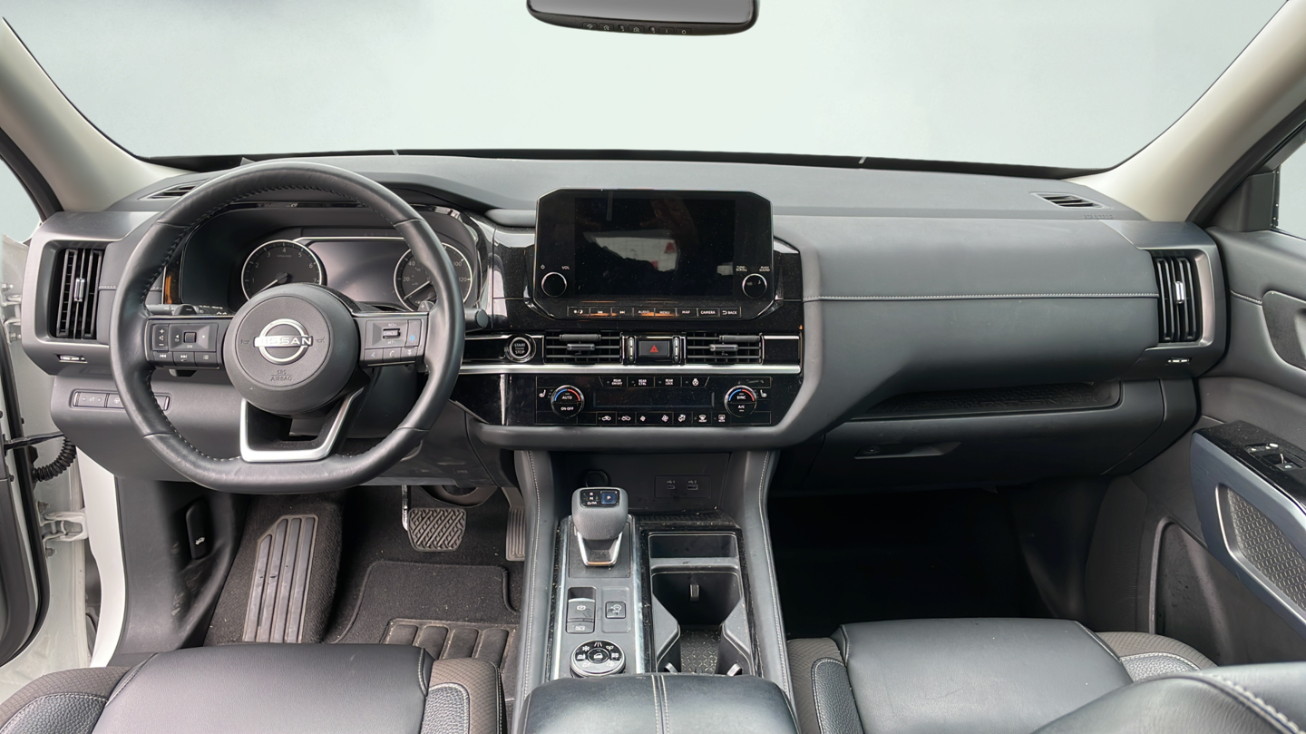 Used 2022 White Nissan SL image 11