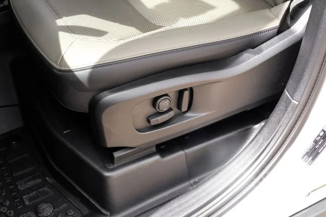 New 2026 Fuji White Land Rover S image 45