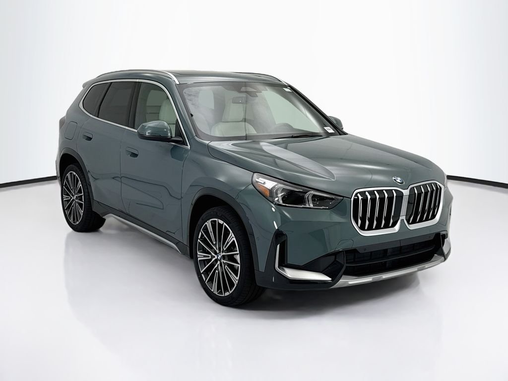 New 2026 Green Metallic BMW xDrive28i image 3