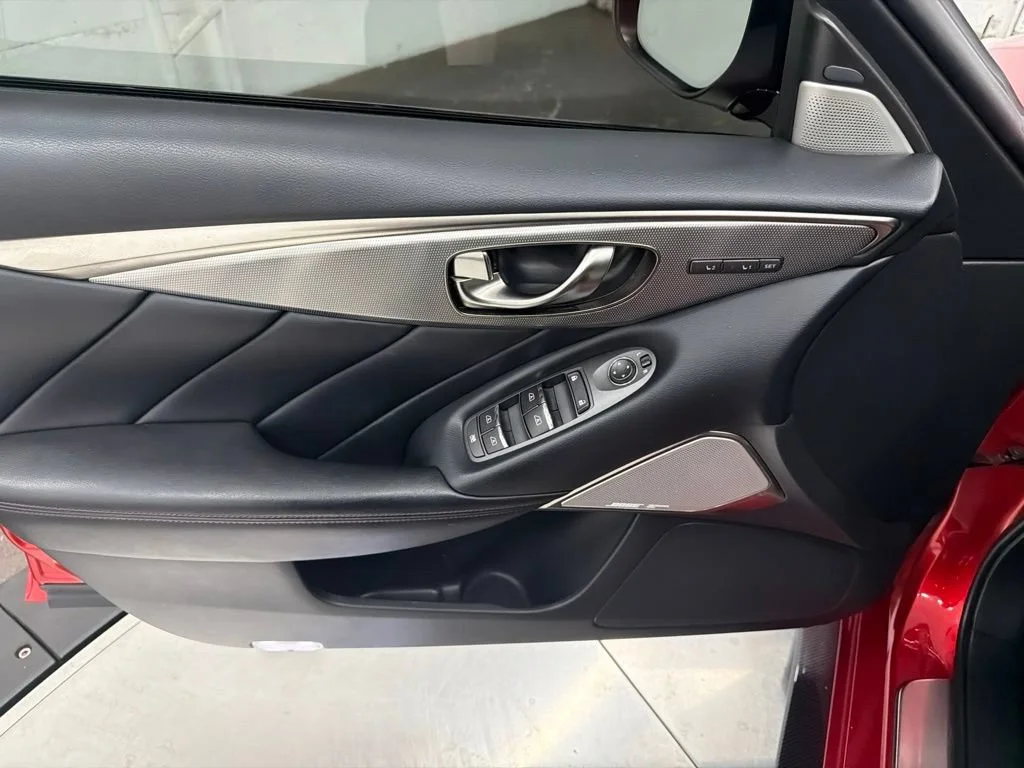 Used 2019 Red INFINITI Red Sport 400 image 18