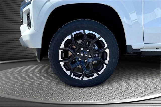 2026 Chevrolet Colorado Z71 - Photo 13