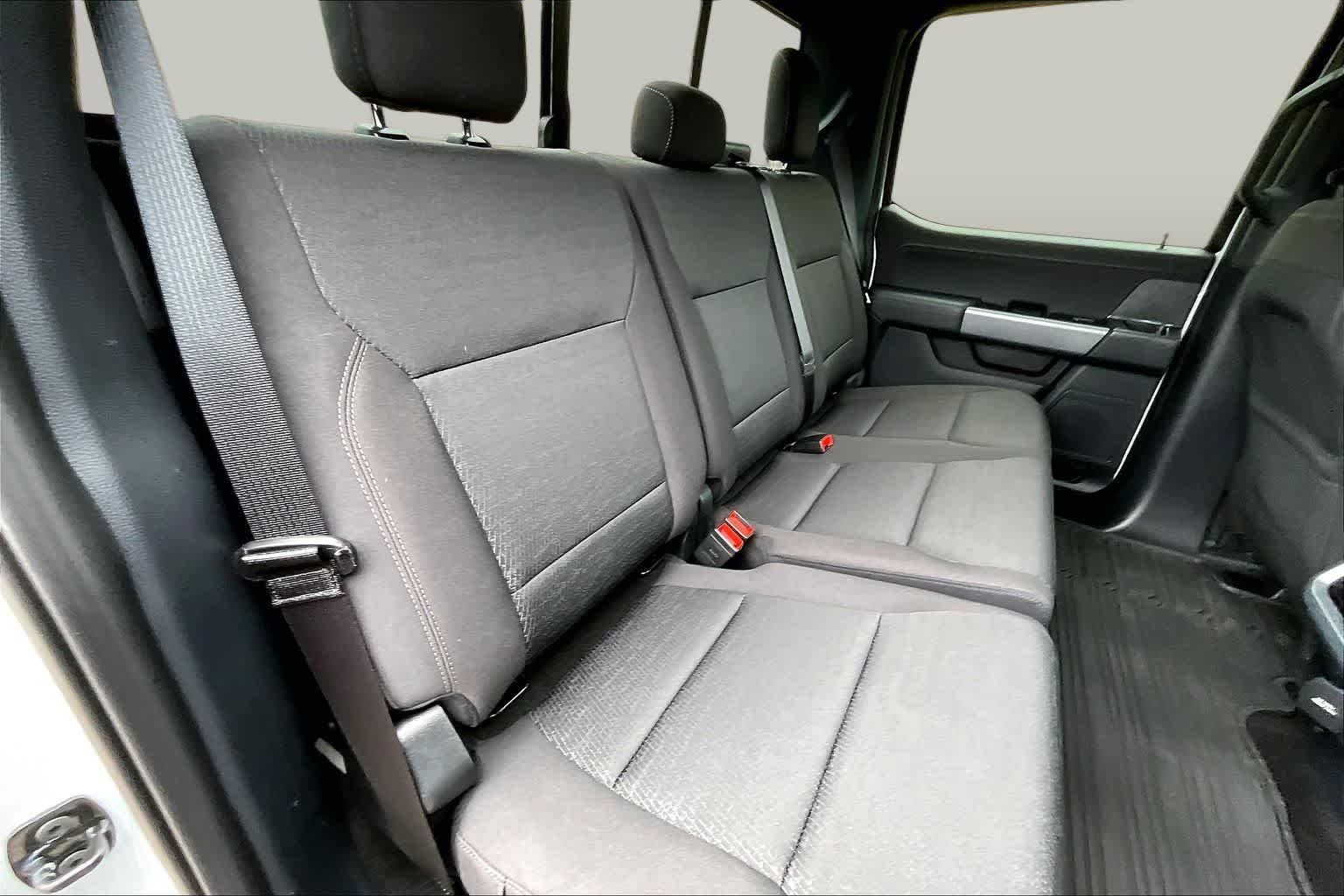 Used 2025 Oxford White Clearcoat Ford XLT image 26