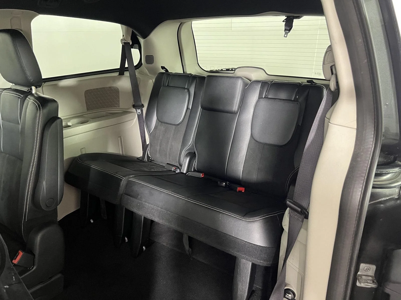 Used 2019 Granite Pearlcoat Dodge SXT image 27