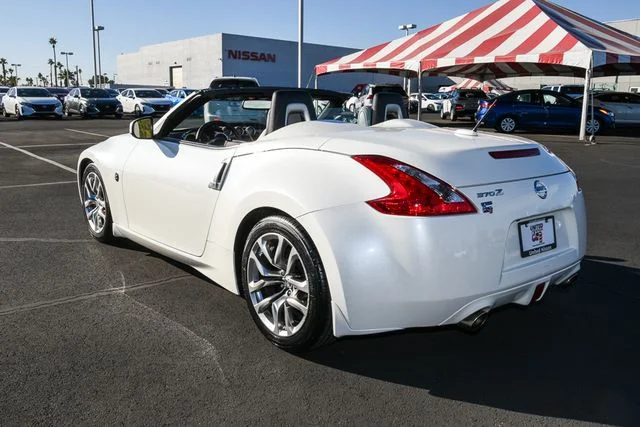 Used 2014 White Nissan Touring image 3