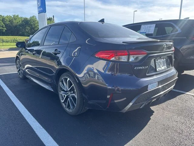 Used 2020  Toyota SE image 5