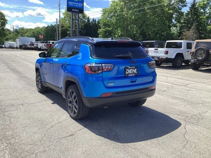 New 2026 Hydro Blue Pearl-Coat Exterior Paint Jeep Limited image 5