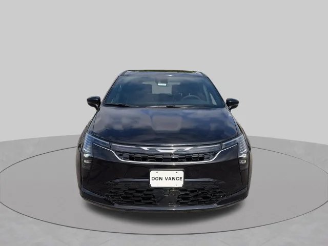 New 2027 Diamond Black Crystal Pearl-Coat Paint Chrysler Limited image 8