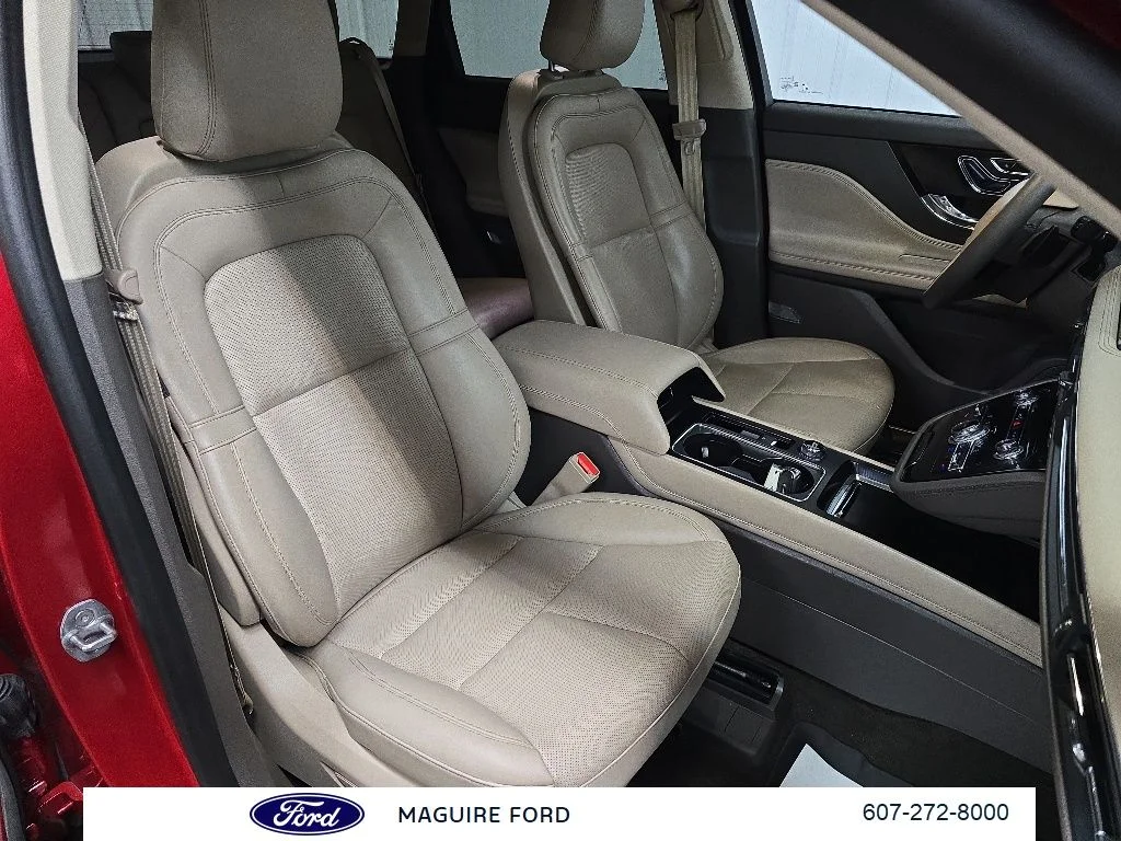 Used 2022 Red Lincoln Standard image 17
