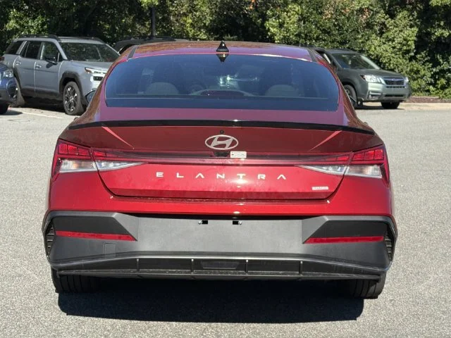 Used 2025 Red Hyundai SEL Sport image 12