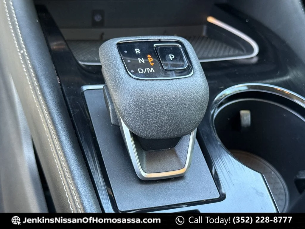 Used 2021 Silver Nissan Platinum image 41