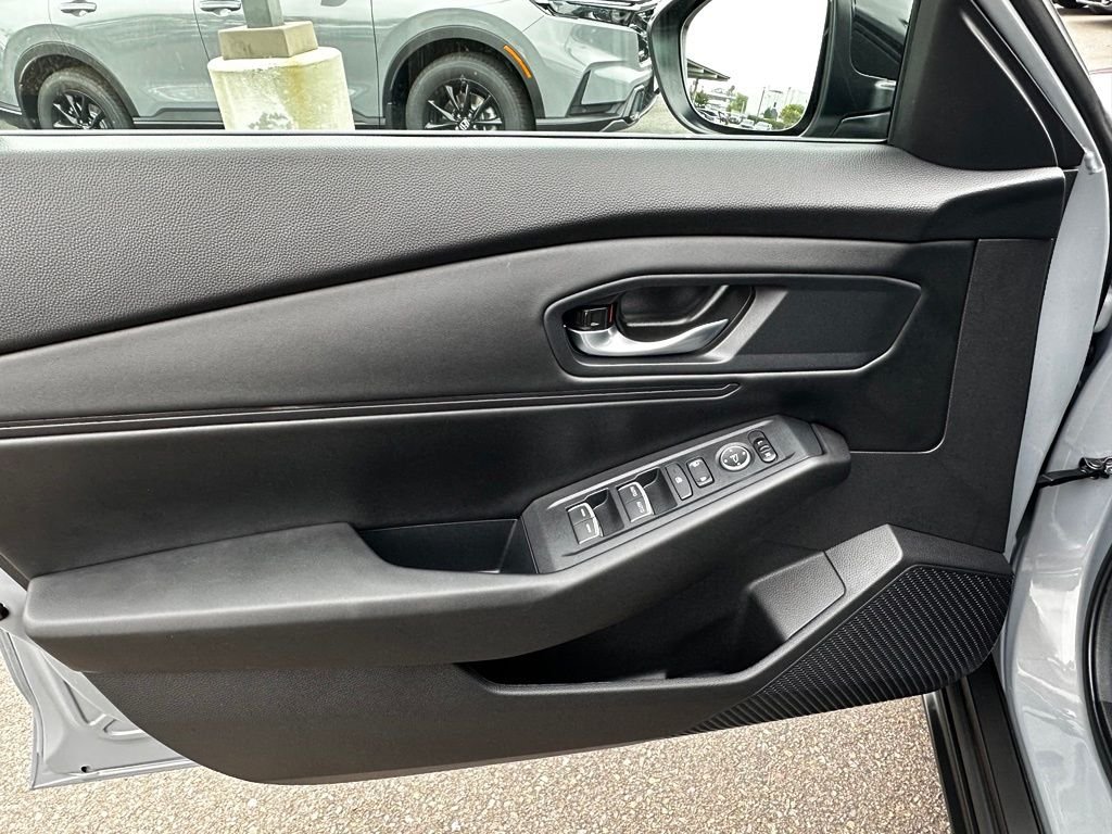 Used 2025 Gray Honda SE image 25