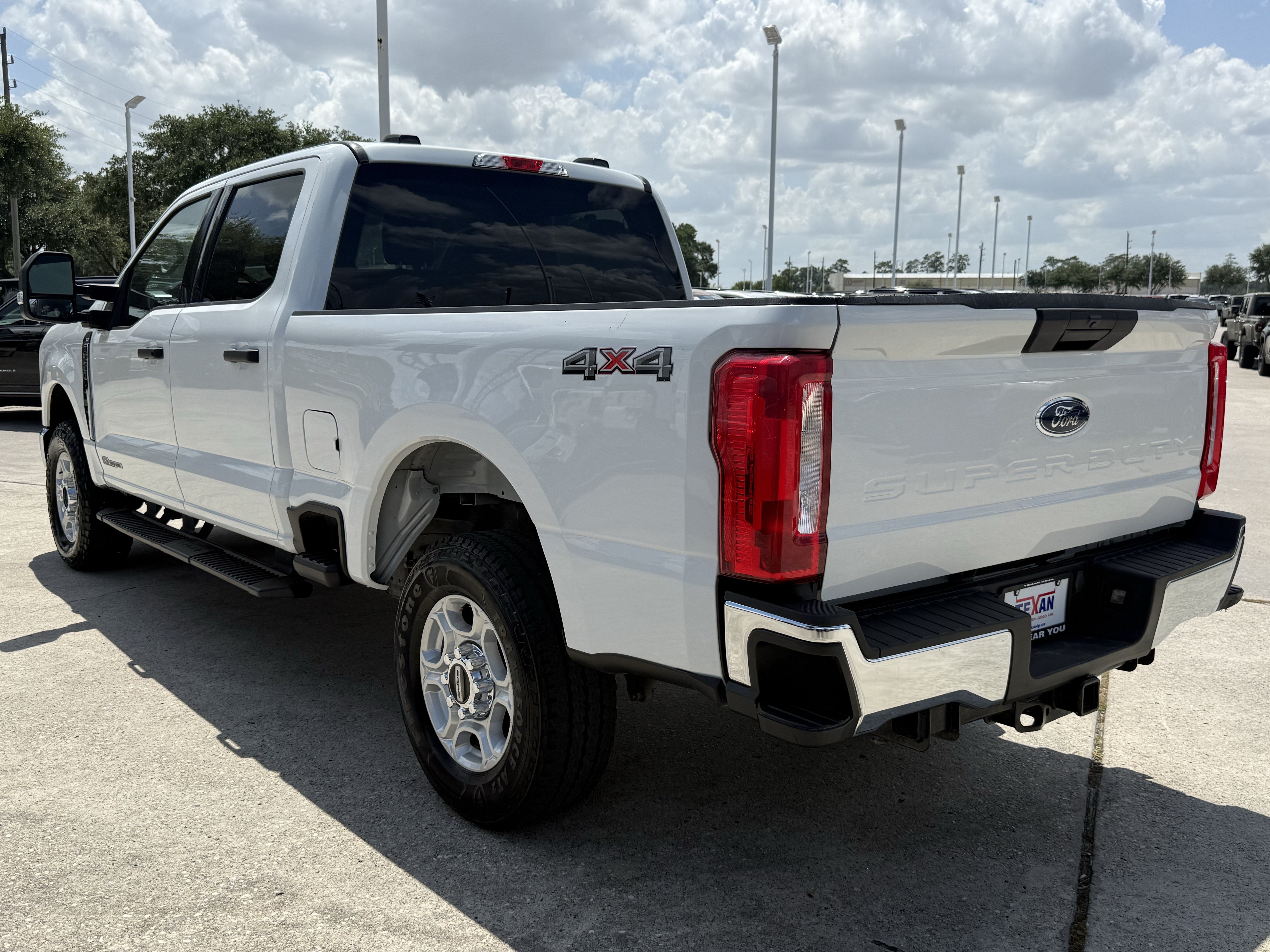 Used 2025 Oxford White Ford XLT image 6