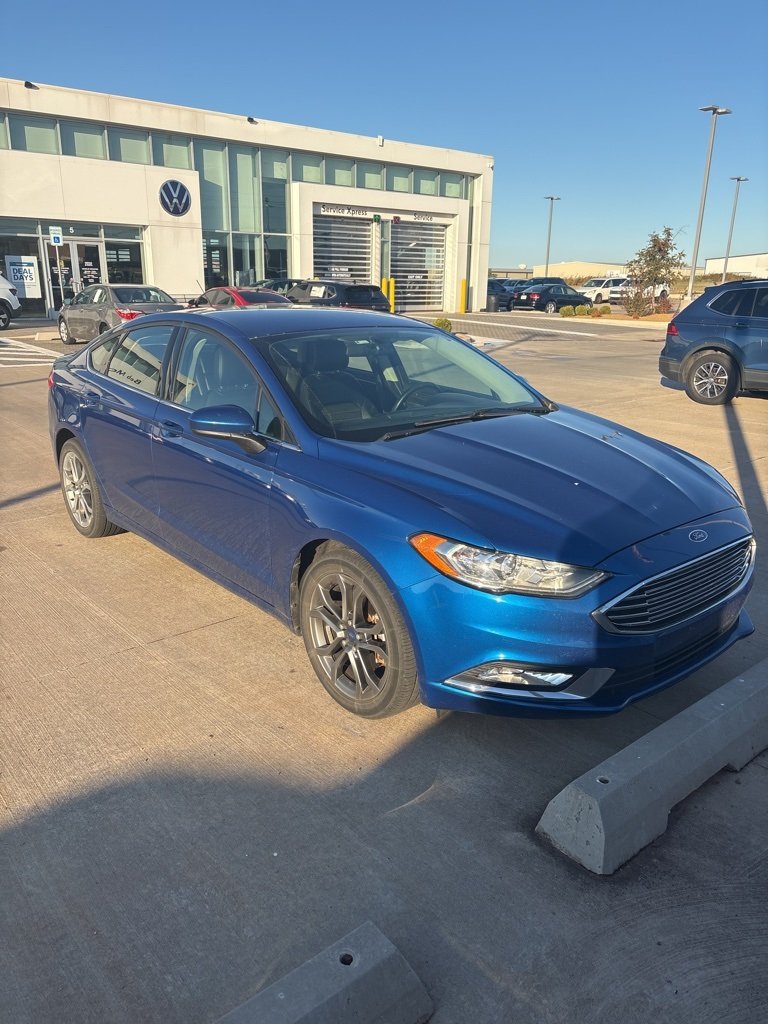 2017 Ford Fusion SE photo 2
