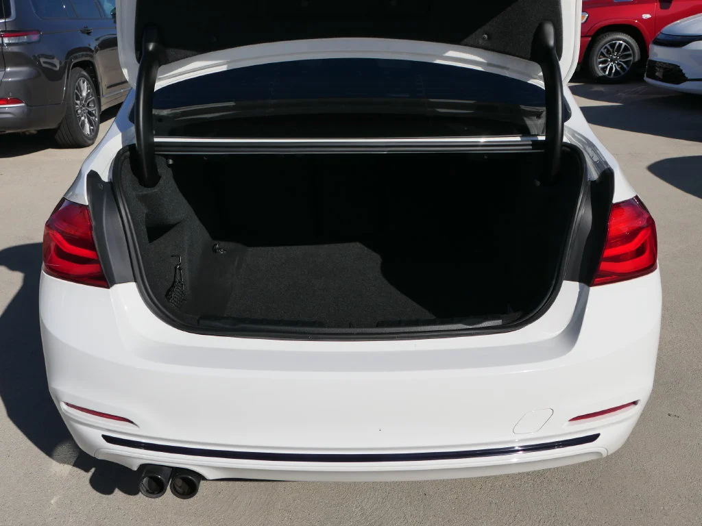 Used 2018 Alpine White BMW 330i image 25