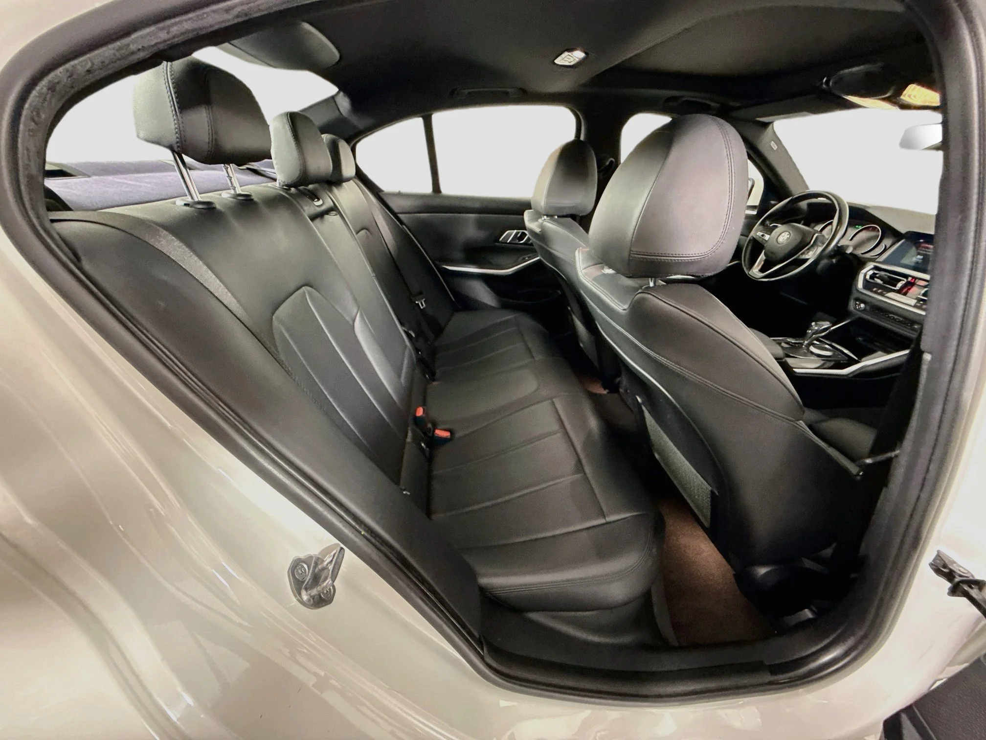 Used 2019 Alpine White BMW 330i image 23