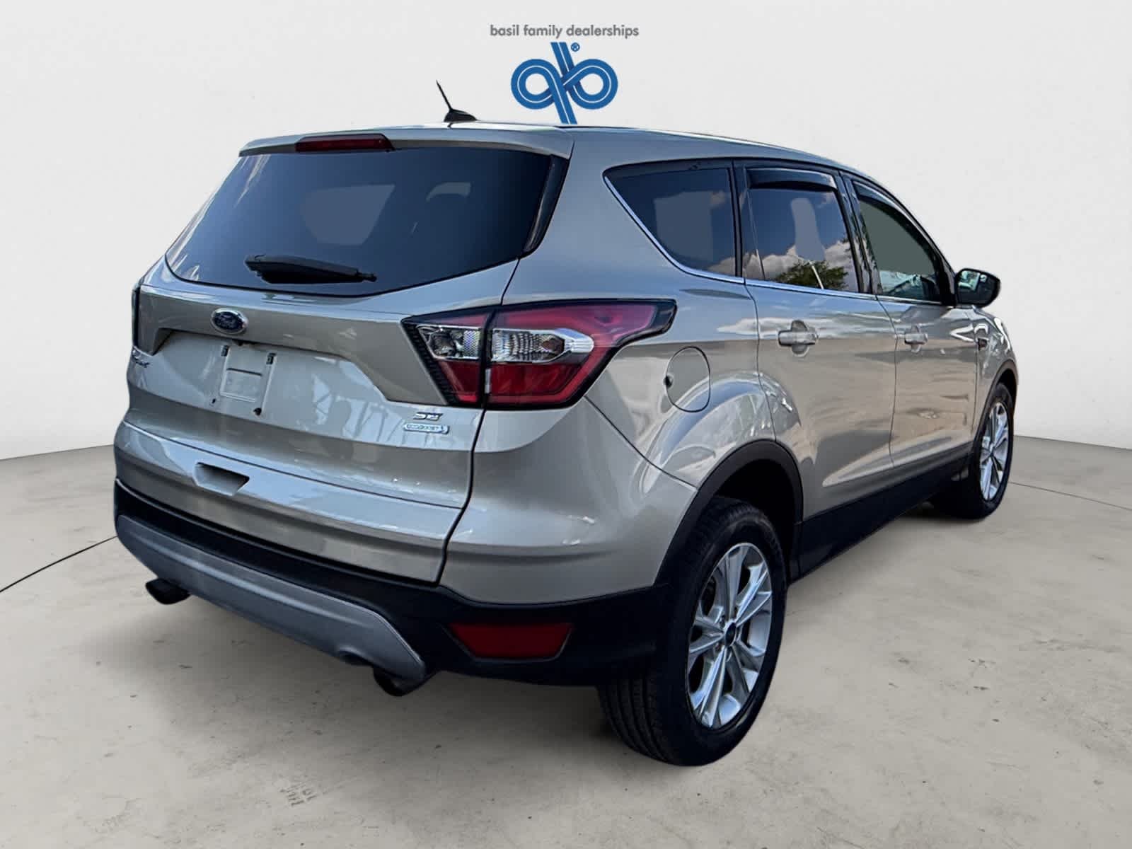 Used 2017 White Gold Ford SE image 7