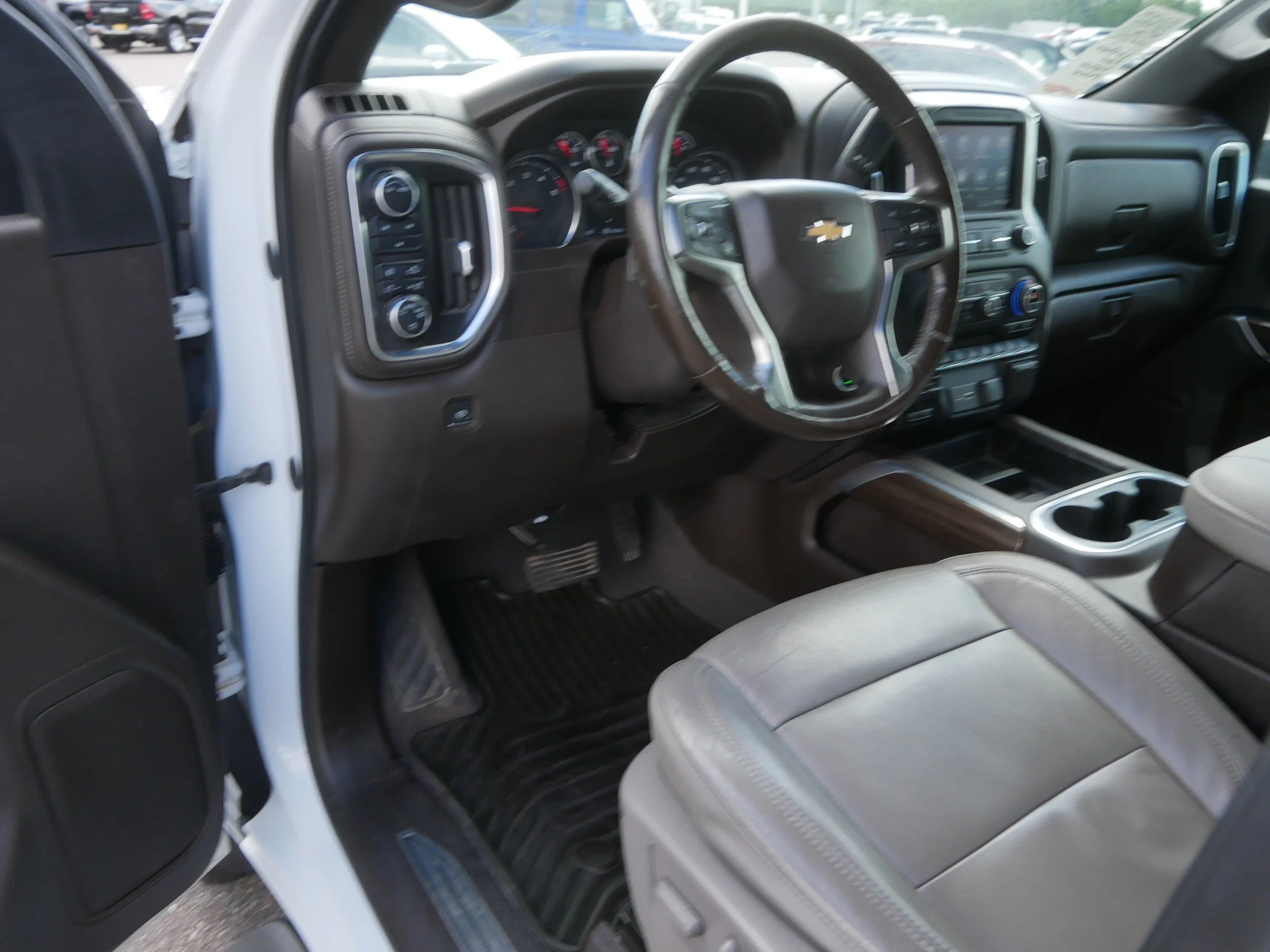Used 2020 Summit White Chevrolet LT image 23