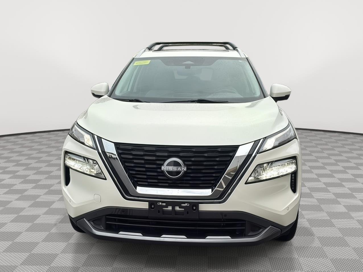 Used 2023 Pearl White TriCoat Nissan SL image 2