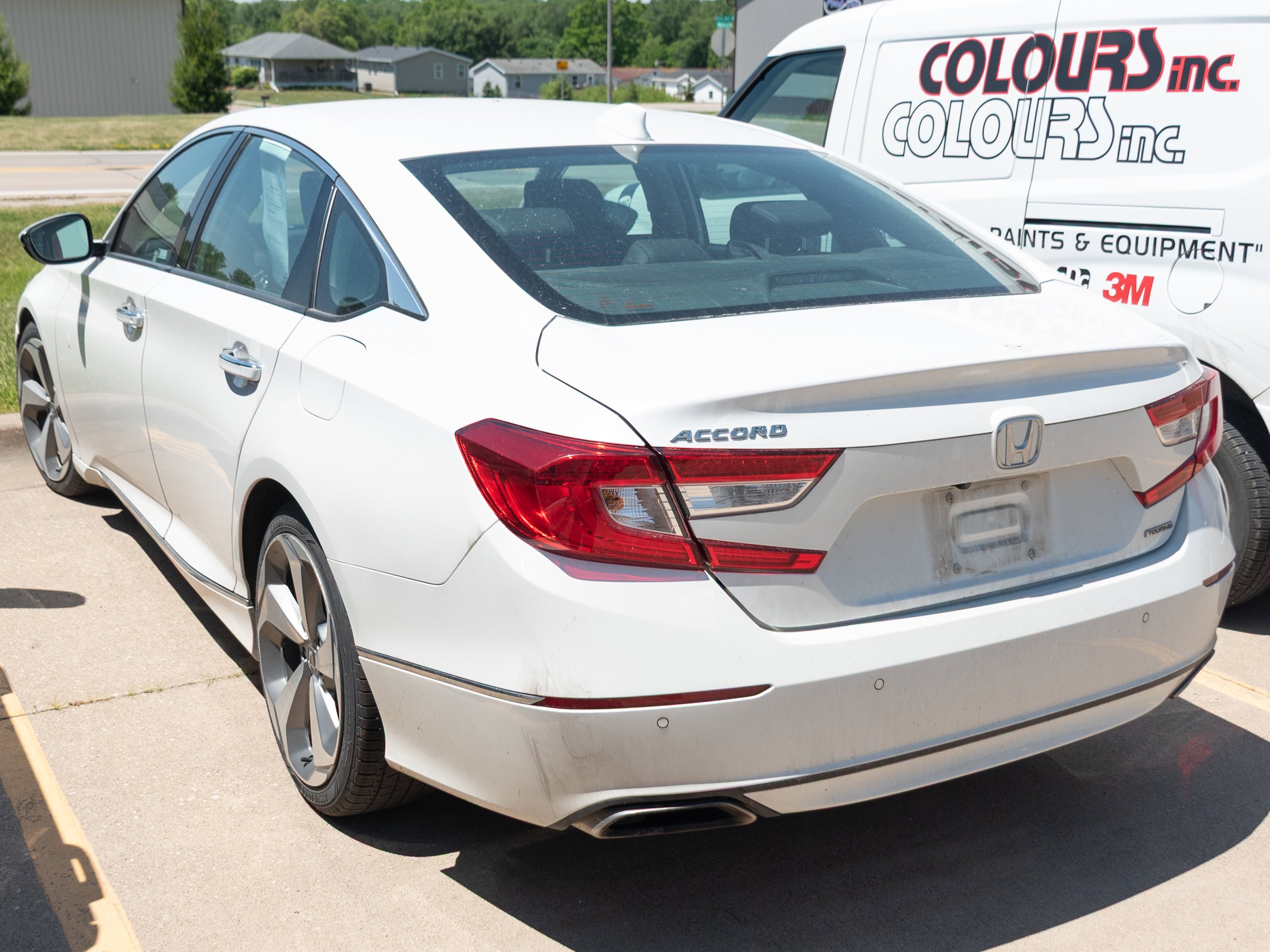 Used 2018 White Honda Touring 1.5T image 4