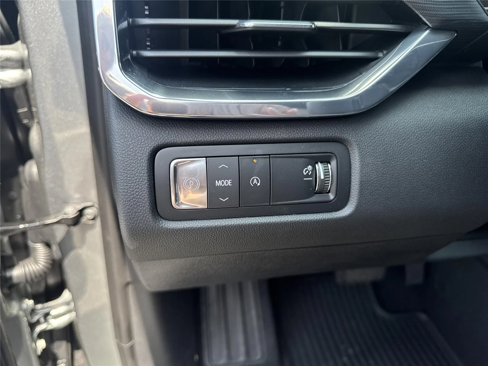 New 2026 Sterling Metallic GMC Elevation image 30