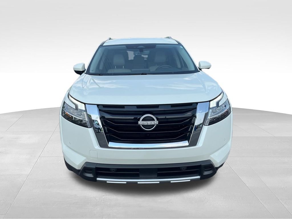 Used 2023 White Nissan SL image 8