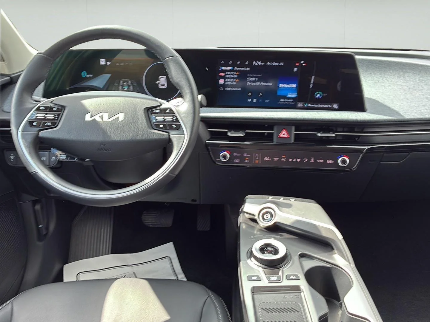 Used 2024 Snow White Pearl Kia Light Long Range image 28
