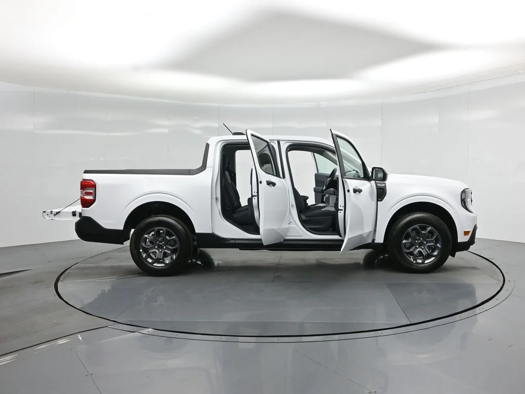 New 2026 White Ford XLT image 3